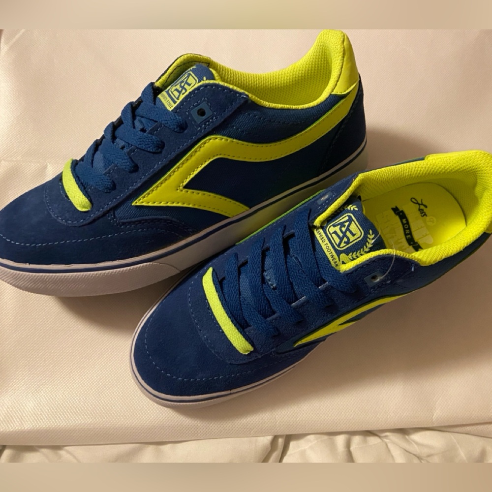 Youth.  Airspeed  casual /SKATE Sneakers blue / yellow. Size 6